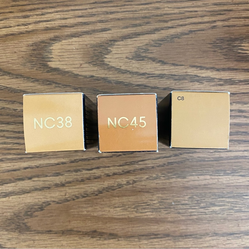 M•A•C Trio Foundation Set - Picture 2 of 15